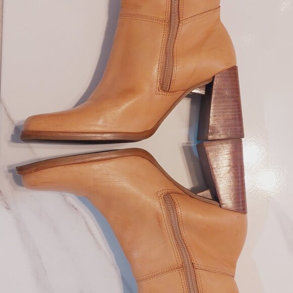 Short Leather Boots - Picture 5 of 5